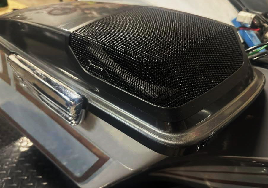 1998-2013 Harley Davidson® Cut-In Lid Kit with MP692 Speakers (2Ω) - MSMP692LK13
